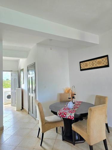 a dining room with a table and chairs at Malindi Getaway, Near Beach in Malindi