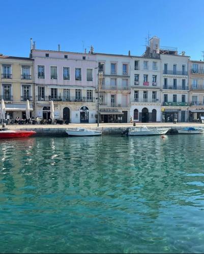 Le Lazare Historic Center & Royal Canal