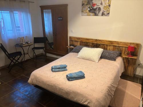 a bedroom with a bed with two towels on it at Propriétaire privé in Carcassonne