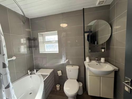 Principality stadium luxury apartment free parking photo 9