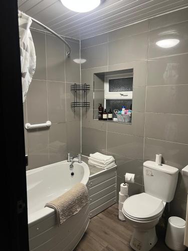 Principality stadium luxury apartment free parking photo 4