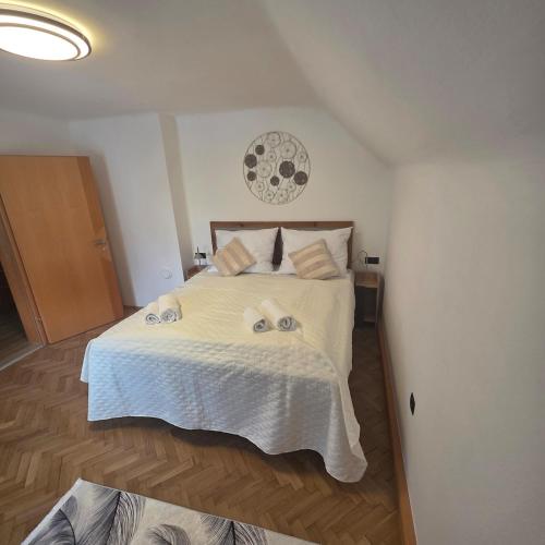 a bedroom with a bed with two towels on it at Apartment Almblick in Übelbach