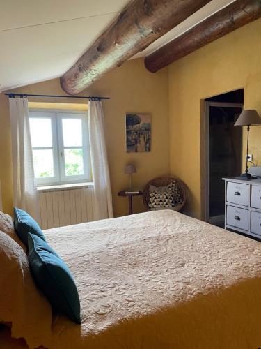 Llit o llits en una habitació de Le petit Mas