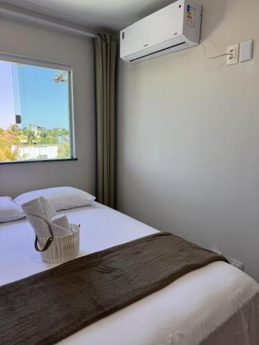 a bedroom with two beds and a window at Refúgio Cachoeira Guaibim in Guaibim