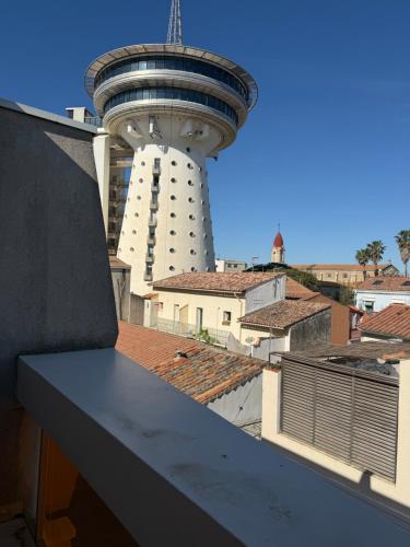 a view of a control tower from a rooftop at Studio Horizon in Palavas-les-Flots