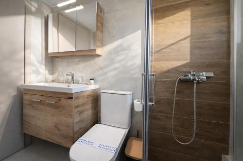 Sunny Minimal Studio Near Metro by ΜΡS