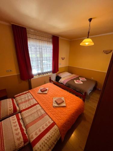 a bedroom with two beds and a window at Queen Apartmani in Soko Banja