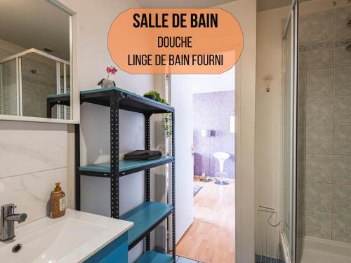 DAHLIA - Idéal pour Familles & Pros - Hypercentre - Vue Fontaine Subé et Cathédrale - Wifi - Machine à laver - Gare, Cathédrale de Reims, Commerces, Restaurants & Transports en commun accessibles à pied en moins de 10 minutes