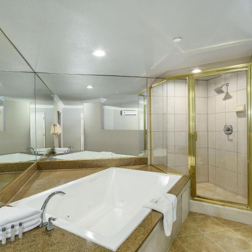 a large bathroom with a tub and a shower at Alexis Park All Suite Resort in Las Vegas