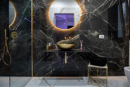 a bathroom with a sink and a mirror at OLD STREET Luxury suite in Avola