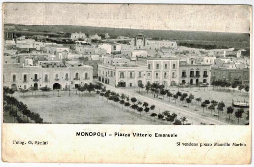 an old black and white photo of a city at Vittorio Emanuele Charming Suites in Monopoli