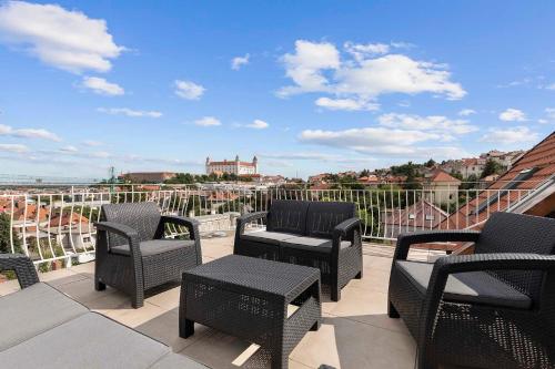 Castle View Rooftop Terrace Penthouse 5BR Old Town