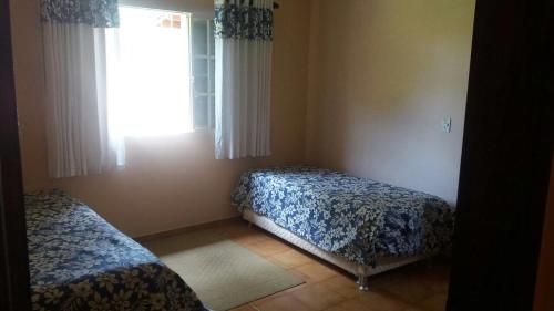 Un pat sau paturi într-o cameră la Casa na Represa do Broa - Condomínio Vila Pinhal
