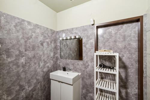 Spacious Bohemian City Apartment Near Castle Schönbrunn