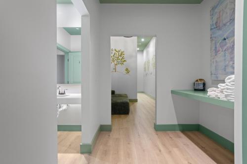 a bathroom with a sink and a mirror at Hotel Mojo in Ocean Springs
