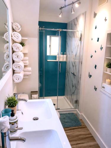 a bathroom with a sink and a shower at CasaViva Play - 3BR 1BA, Private Deck & City Views, Firepit, Kids Playset - Walk to Hillcrest & North Park, Near Zoo, SeaWorld & Beaches in San Diego