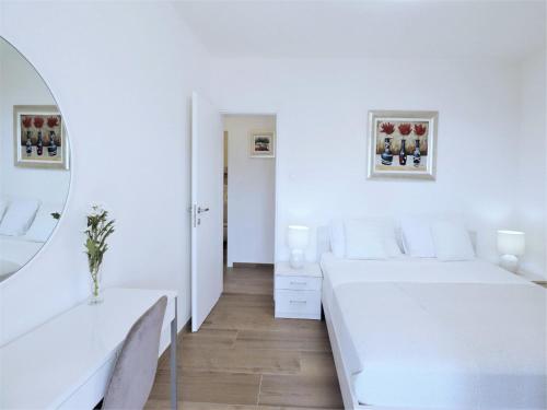 Apartment on iovo with Large Balcony