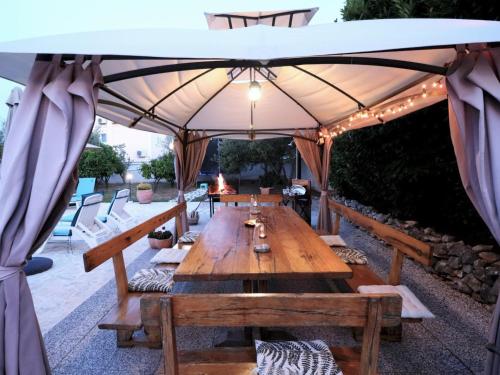 Apartment on iovo with Large Balcony