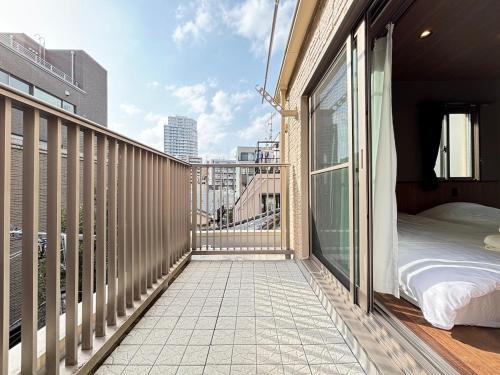 yotuya Arakicho-cho Residence Spacious 3BR Home Near Shinjuku for Families & Groups up to 8 Guests
