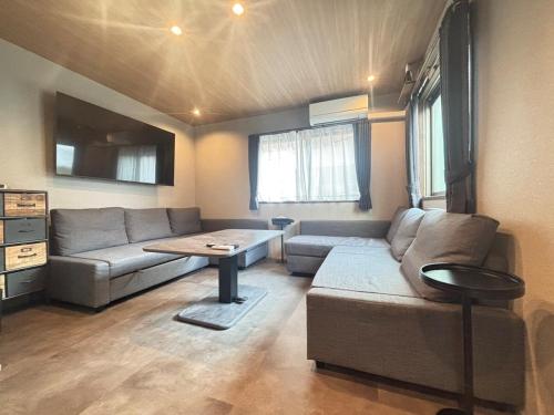 yotuya Arakicho-cho Residence Spacious 3BR Home Near Shinjuku for Families & Groups up to 8 Guests