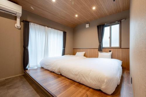yotuya Arakicho-cho Residence Spacious 3BR Home Near Shinjuku for Families & Groups up to 8 Guests