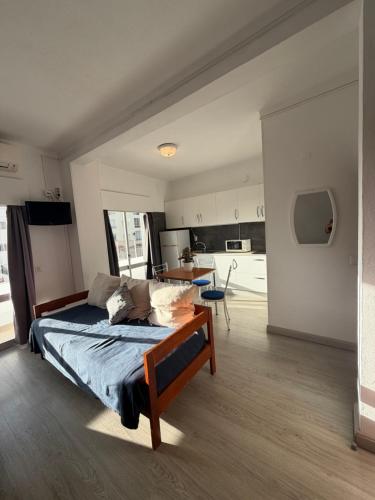 a bedroom with a bed and a kitchen at PontesMar Apartamentos Central in Quarteira
