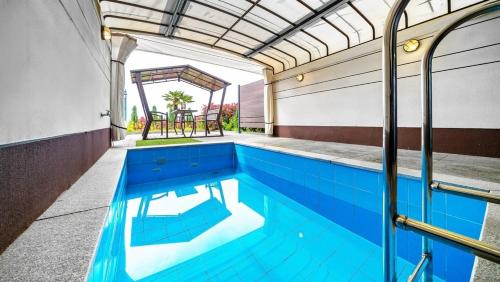 an empty swimming pool in a house at Yeosu The Shine Blue Pool Villa in Yeosu
