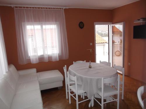 TV a/nebo společenská místnost v ubytování Apartman Vladić