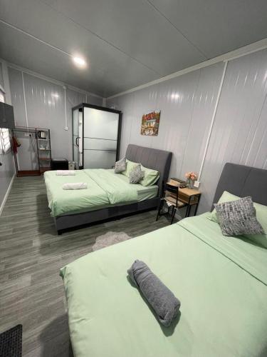 a room with two beds and a room with at Casadana Riverview in Kampong Gemuroh