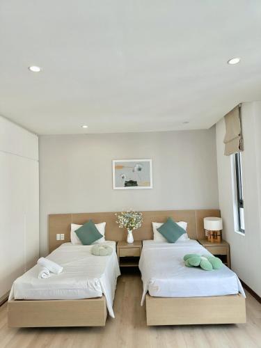 a bedroom with two beds and a couch at Resort royal lotus Ha Long in Ha Long