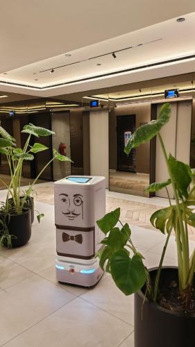 a computer sitting on the floor in a room with plants at La Résidence Panamá in Panama City