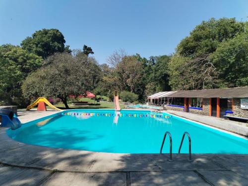 Piscina a Glamping Nool o a prop