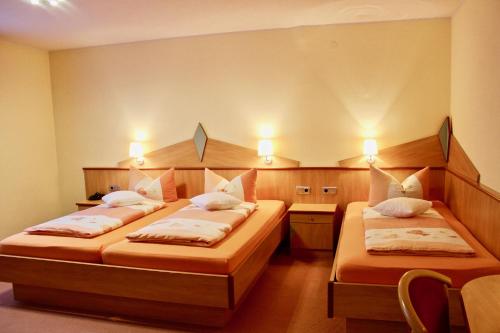 מיטה או מיטות בחדר ב-Zum Schwarzen Bären