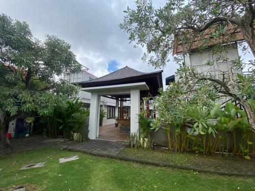 a house with a pathway leading to the front yard at Allende Canggu in Canggu