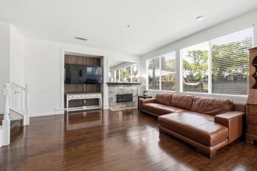 Gallery image of 3BR Main House Poolside Dining Near Beaches in Oxnard