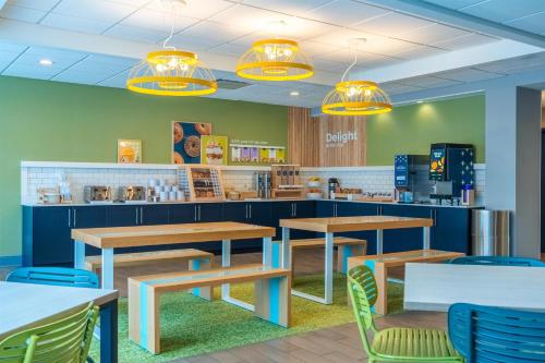 a fast food restaurant with tables and chairs at Spark by Hilton Atlanta Kennesaw Town Center in Kennesaw