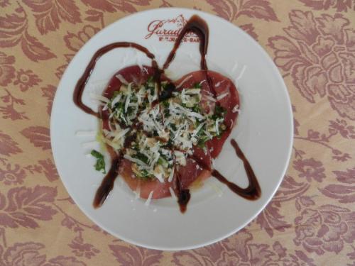 Comida en o cerca de este hotel