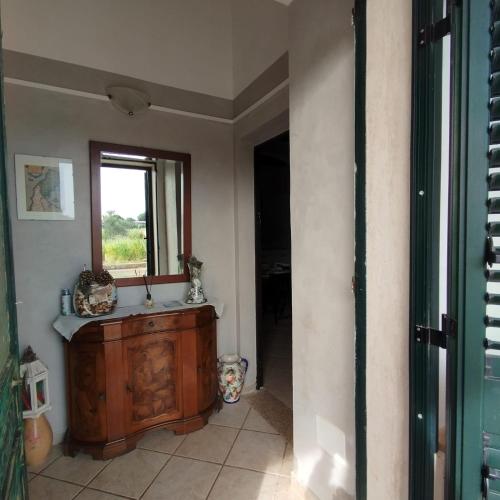a bathroom with a wooden sink and a window at Casaitalia in Capilungo