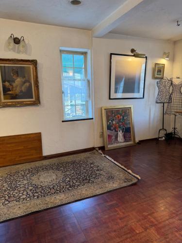 The Art House gallery P