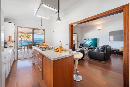 Can Mir - Frontline, Large Balcony & Sea View