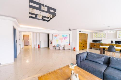 Spacious Modern Apartments With Great Rooftop View