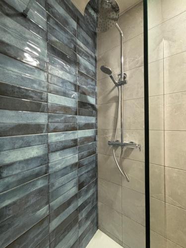 a bathroom with a shower with a glass door at Hostal Quinto Pino in Chipiona