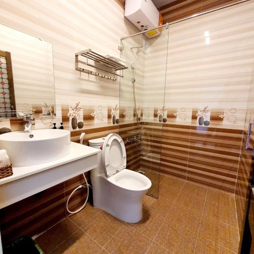 a bathroom with a toilet and a sink at Thanh Thao Dalat Hotel in Da Lat