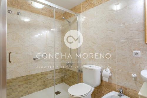 a bathroom with a toilet and a shower at Señorio de Oropesa-CM in Oropesa del Mar