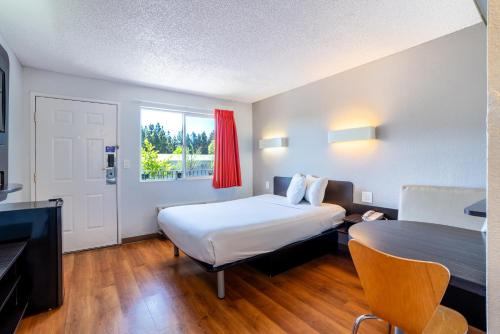 a hotel room with a bed and a window at Motel 6-Pleasanton, CA in Pleasanton
