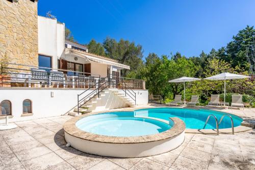 a swimming pool in a yard next to a house at Bon Jardi in Esporlas