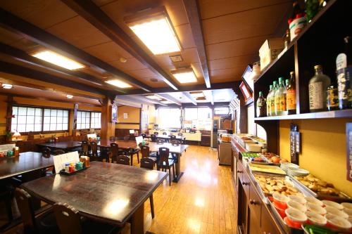 民芸旅館　深志荘にあるレストランまたは飲食店