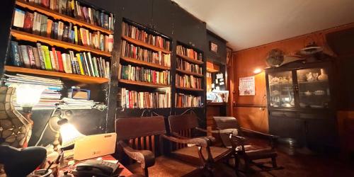 a room with a desk and a lot of books at Villa Guesthouse Bangkok in Bangkok