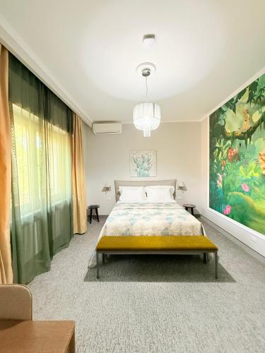 a bedroom with a bed and a large painting on the wall at Villa Chamare in Pero