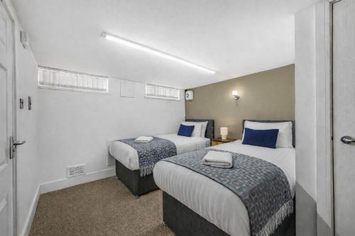 a hotel room with two beds with blue pillows at Ward St Residence - Parking - Lpool City Centre in Liverpool